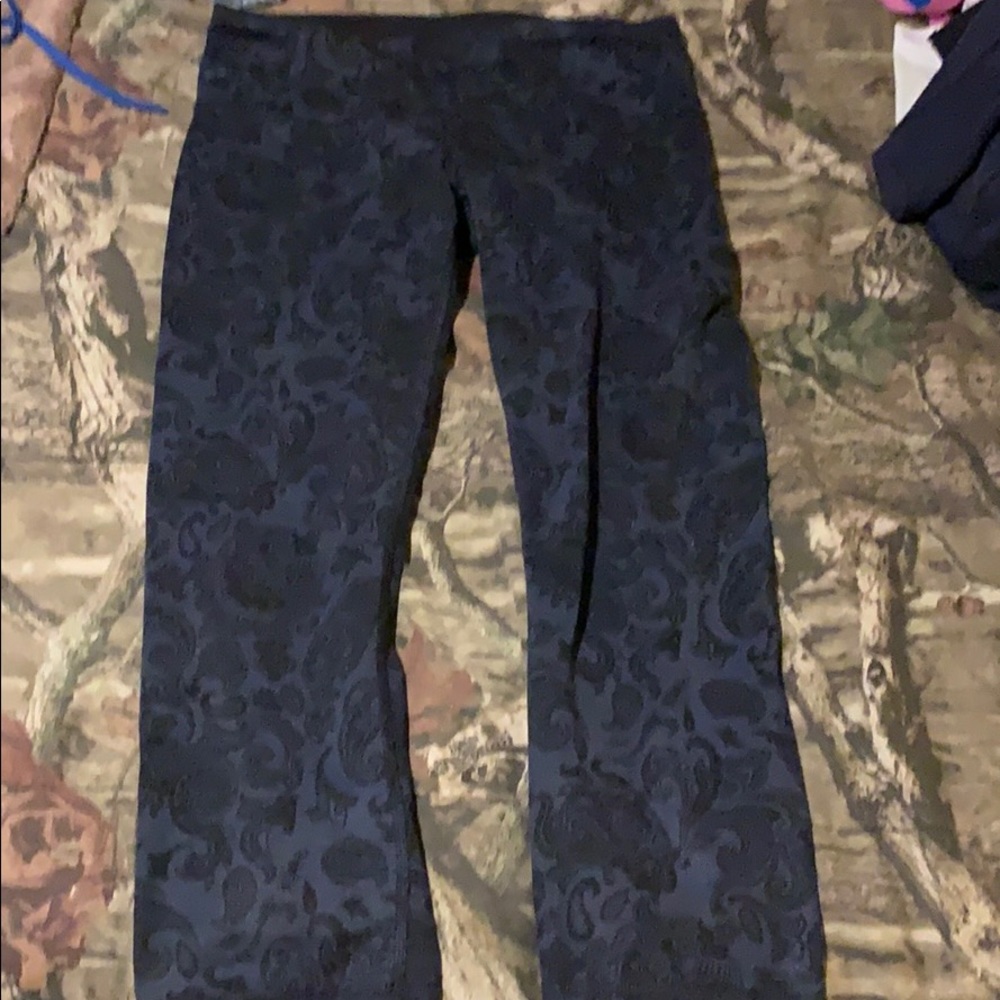Cropped flower design Lululemon leggings